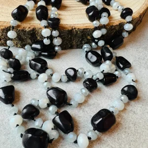 Collier CORALIA sautoir perles coloris marine, beige, noir et turquoise
