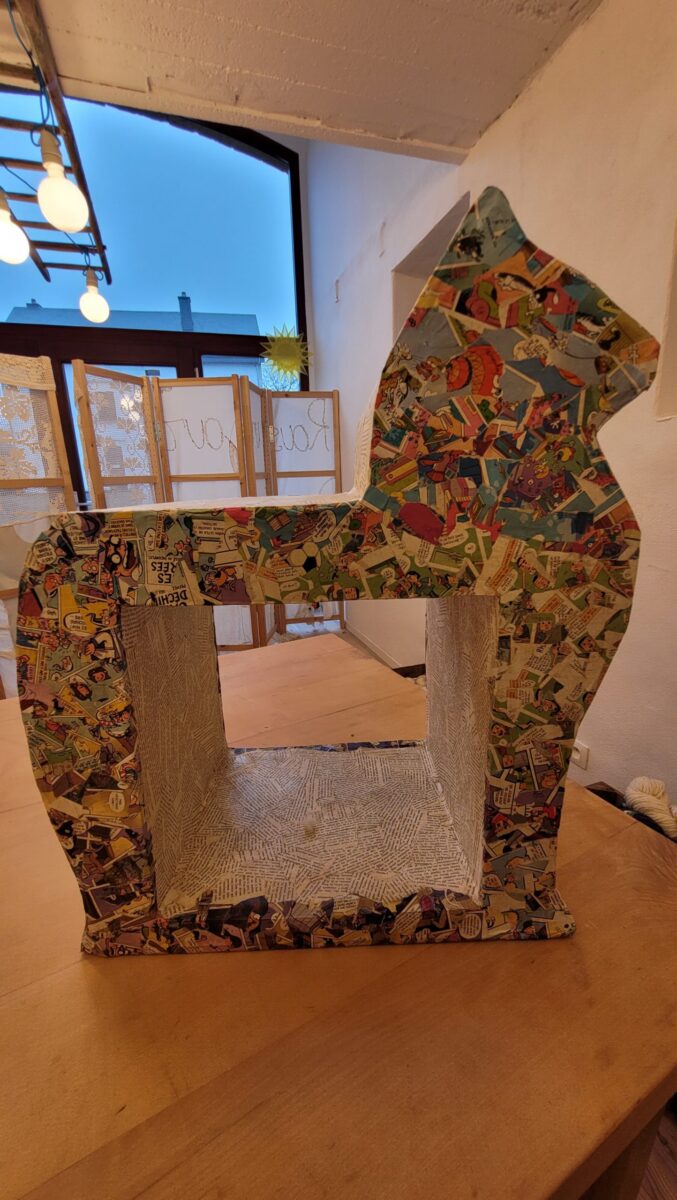 Etagère et tabouret ‘chat’ en carton recyclé (soldé) – Image 6