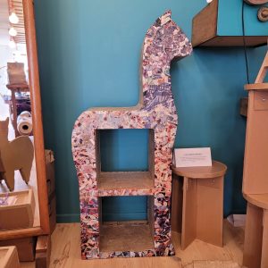 Étagère et tabouret haut &lsquo;girafe&rsquo; en carton recyclé (Promo !)