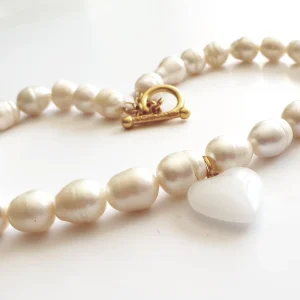 N74611 Collier perles et pendentif cœur - Karine Sultan