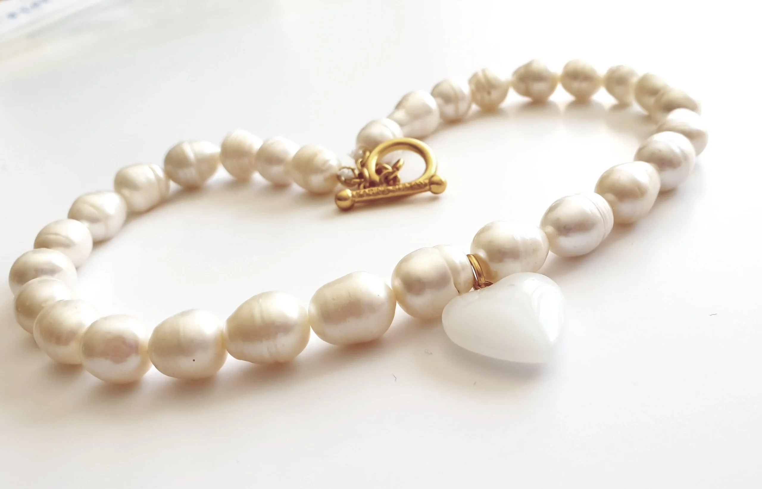 N74611 Collier perles et pendentif cœur - Karine Sultan