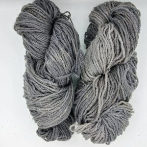 Echeveau fil à tricoter Gris souris – 4 brins – Worsted – Aiguilles +-5,5