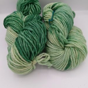 Écheveau Vert nuancé – 6 brins – bulky – aiguilles +- 7-8