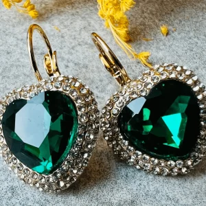 Boucles d’oreilles RONNIE cœurs émeraude strass crochets dormeuses