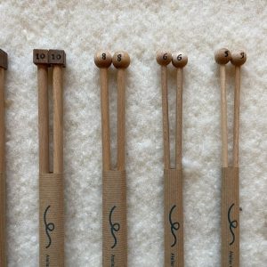 Aiguilles à tricoter en bois – droites – 30 cm