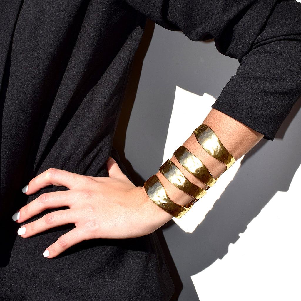B57053 Bracelet Manchette quatre rangs - Karine Sultan – Image 7