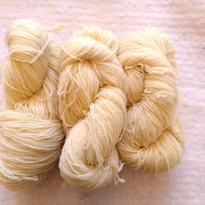 Écheveau Jaune pastel – 2 brins – aiguilles 3-3,5