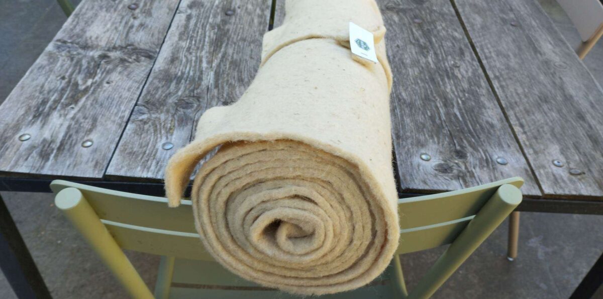 Rouleau de paillage en laine de mouton