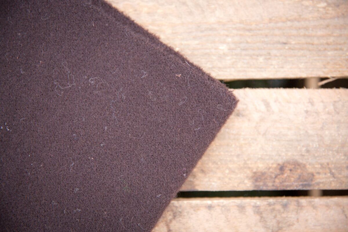 Tissu marron très foncé gratté 100% laine