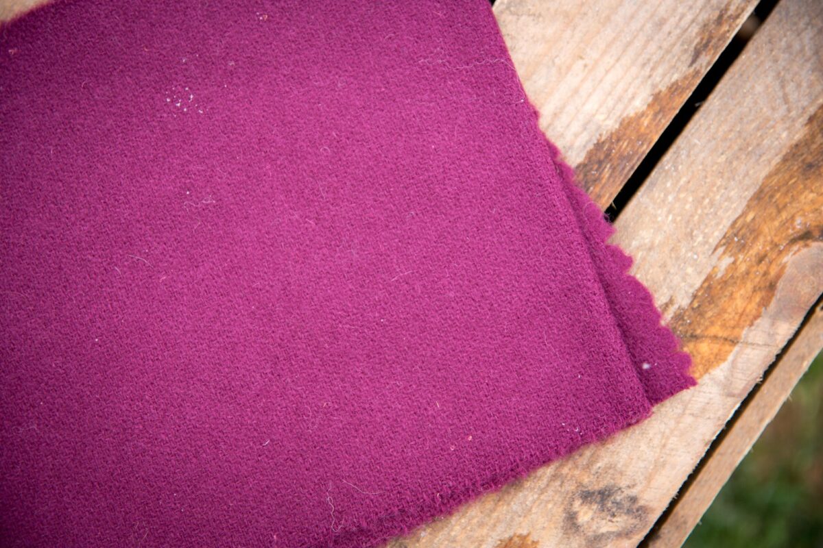 Tissu 100% laine rasé couleur prune