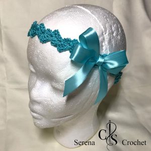 Serre-tête au papillon satin au crochet