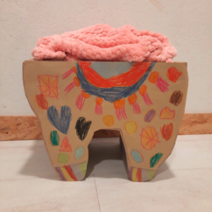 Tabouret pour enfant à customiser en carton recyclé (soldé)