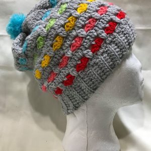 Bonnet petits cœurs multicolore au crochet