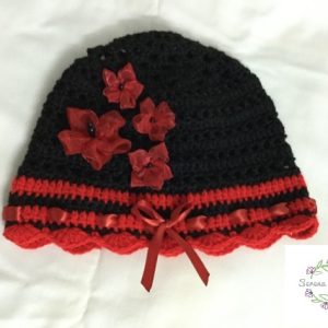Bonnet aux fleurs organza rouge avec un papillon au satin