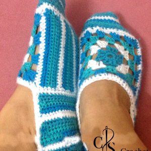 Chaussettes dame dérivé du ton du bleu au crochet