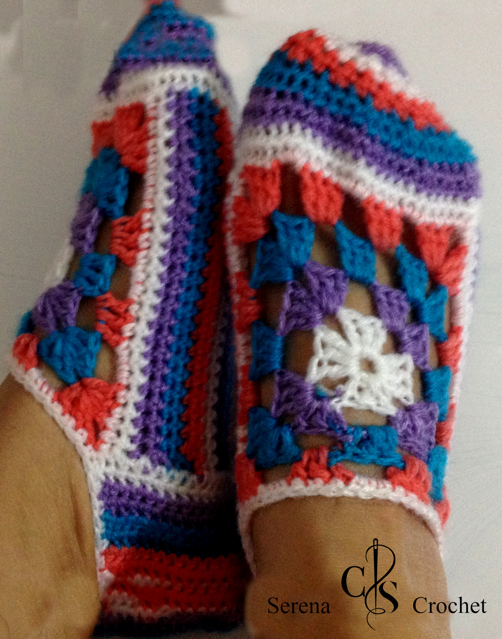 Chaussettes dame de quatre couleurs au crochet