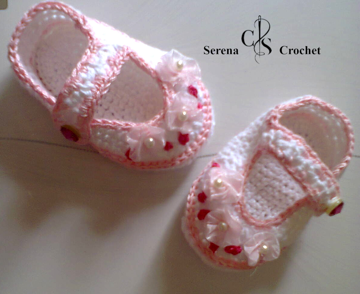 Bandana et chaussures bébé aux fleurs organza perlé au crochet – Image 2