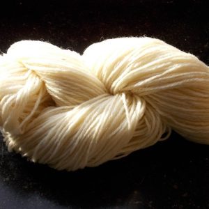 Echeveau naturel 3 brins – Fingering – aiguilles +- 4