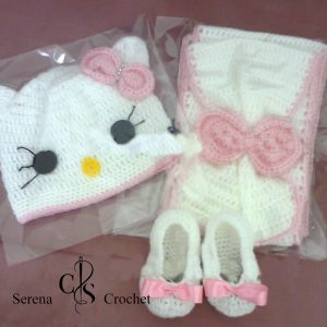 Ensemble bonnet écharpe et chaussons chat au crochet