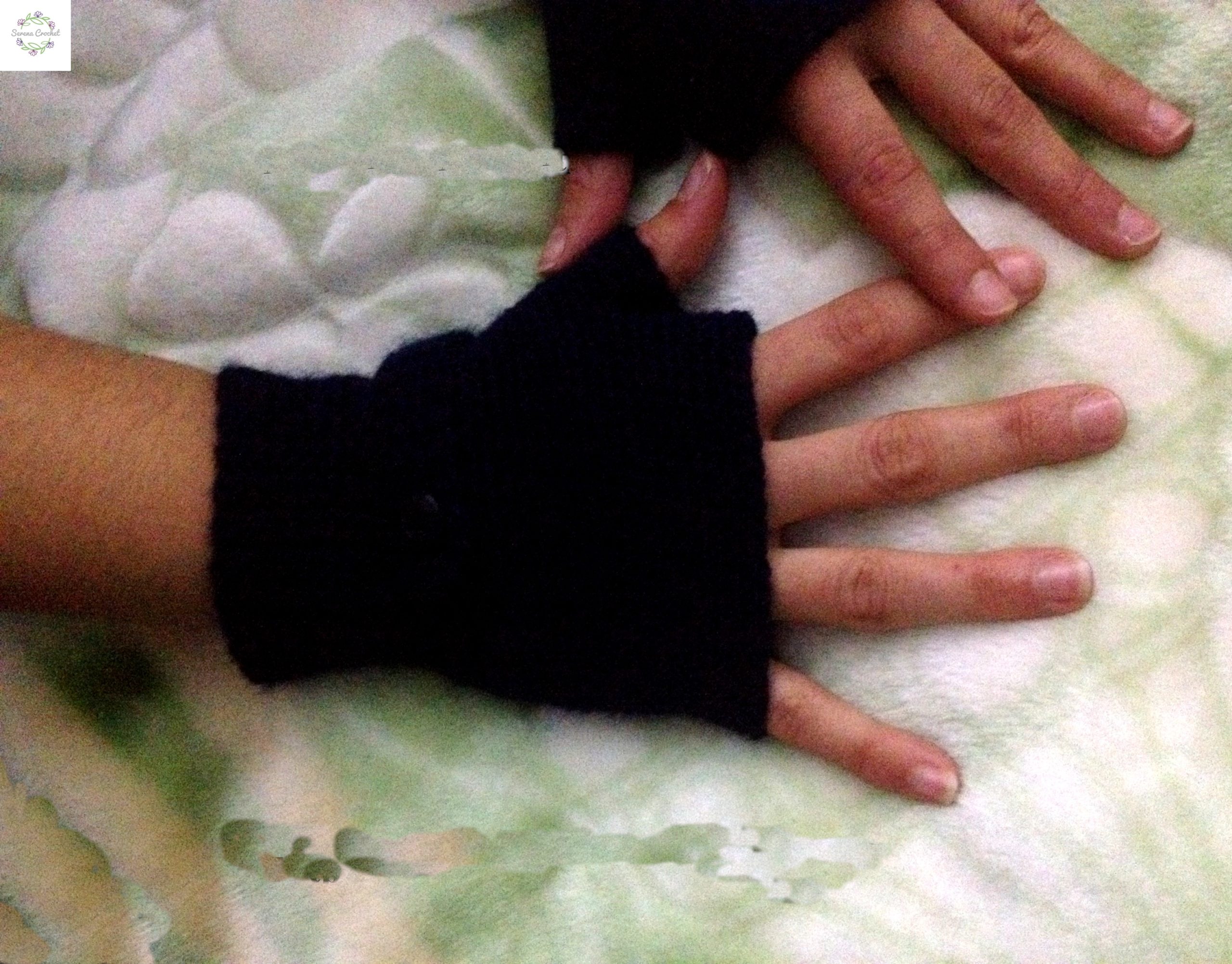 Mitaines femme bleu marine au crochet – Image 3