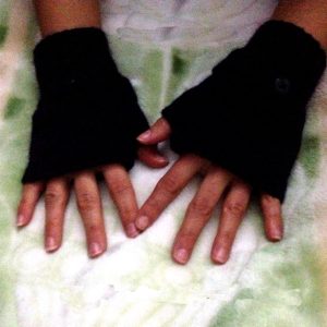 Mitaines femme bleu marine au crochet