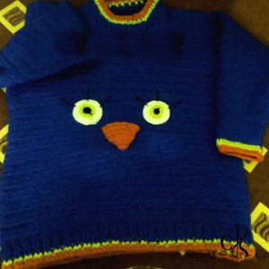 Pull ourson bleu et orange au crochet