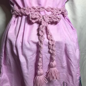 Ceinture aux pompons rose au crochet