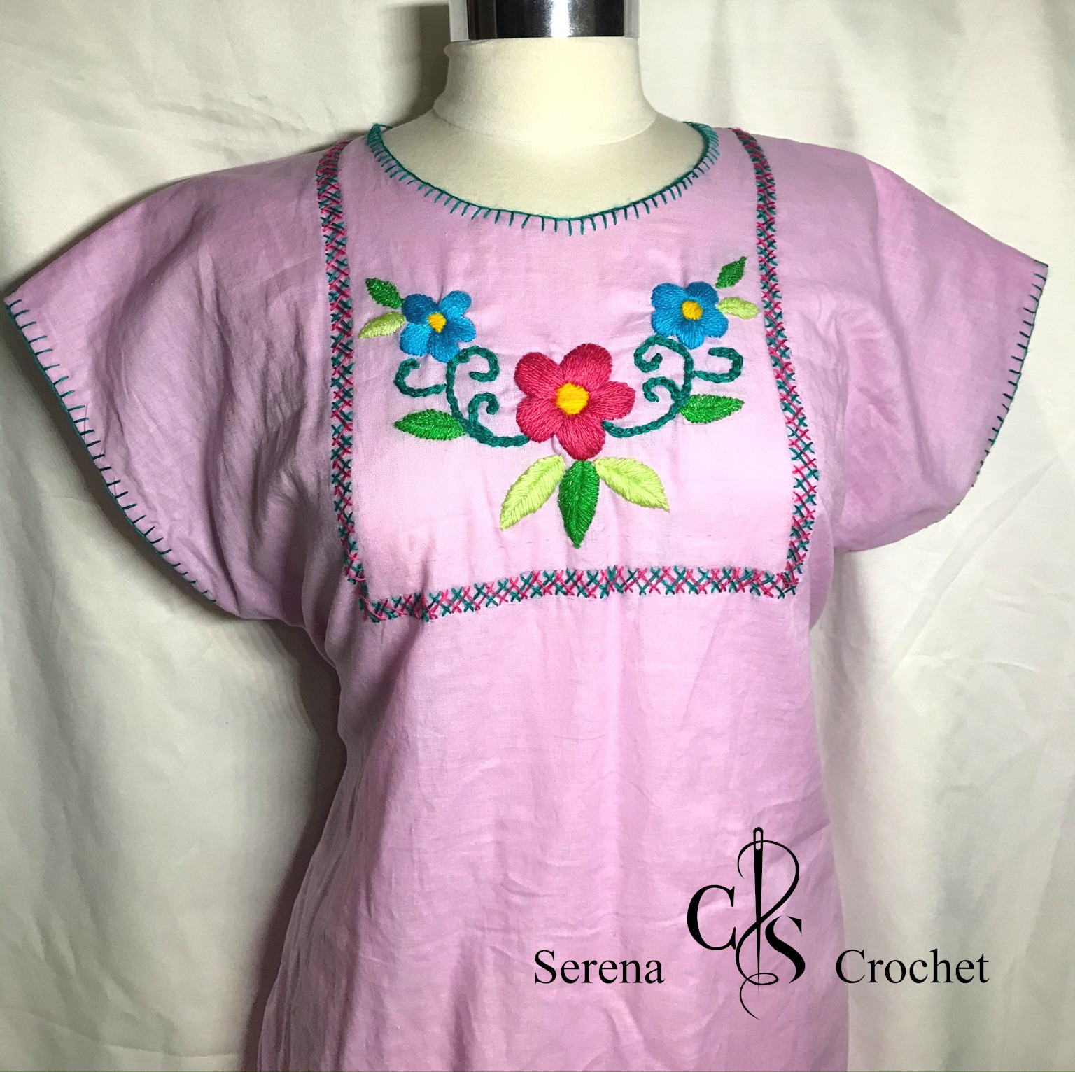 Robe rose brodée à la main style vintage – Image 2