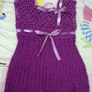 Robe violet au ruban satin