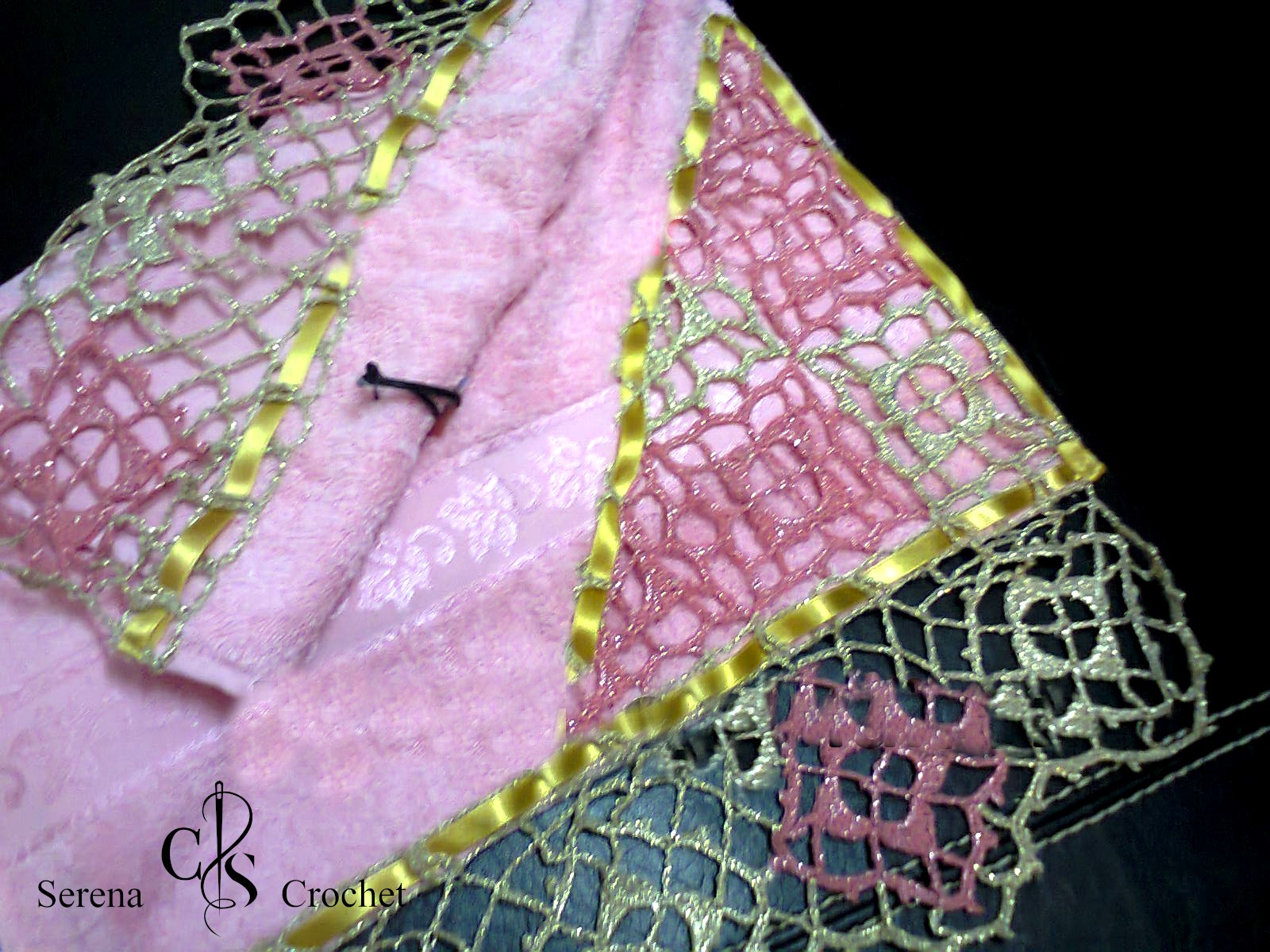 Serviette de bain rose aux carré au crochet – Image 3